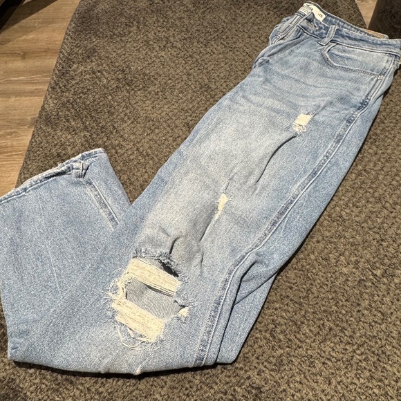 Hollister High Rise Curvy Mom Jeans - Picture 1 of 11